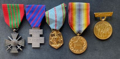World War II - Lot of five: a Croix de Guerre...