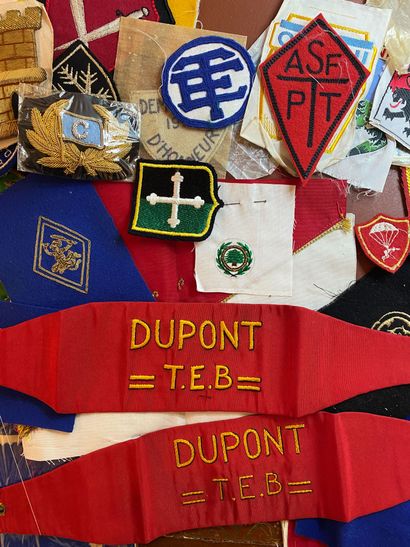 Important lot of embroidered fabric badges:...