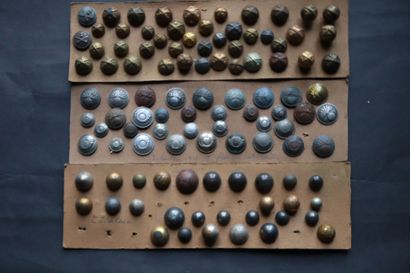Army - Large batch of buttons from various...