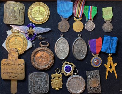 Oise - Lot of around twenty badges, medals,...