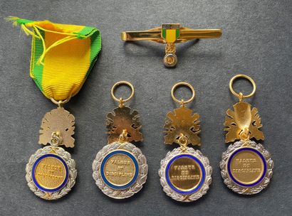 Médaille militaire, IVe République, lot de...