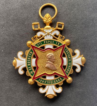 Poitiers, croix de chanoine de la cathédrale,...