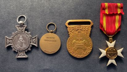 Récompenses de diocèse - Lot de quatre: Arras,...