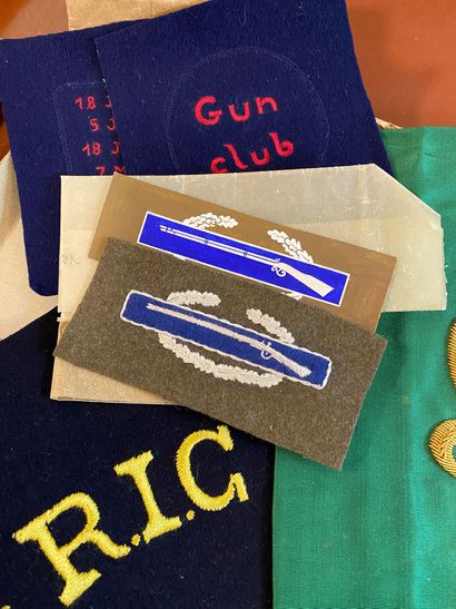 Important lot of embroidered fabric badges:...