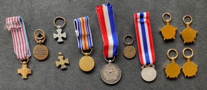 Post-War - Lot of twelve miniatures of civil...