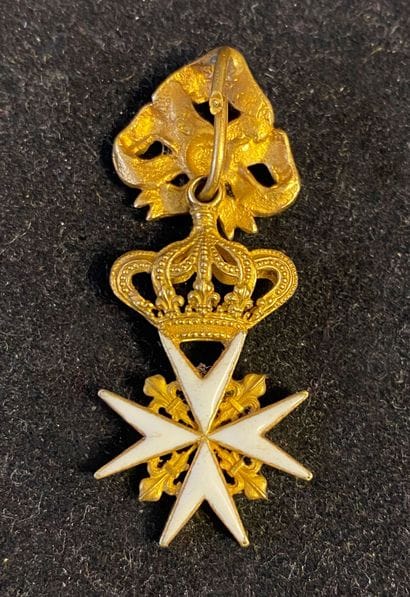 Ordre de Malte - Gold and enamel knight's...