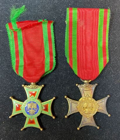 Récompenses de diocèse - Beauvais, deux croix...