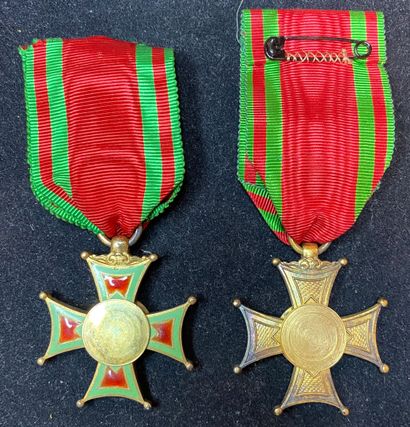 Récompenses de diocèse - Beauvais, deux croix...
