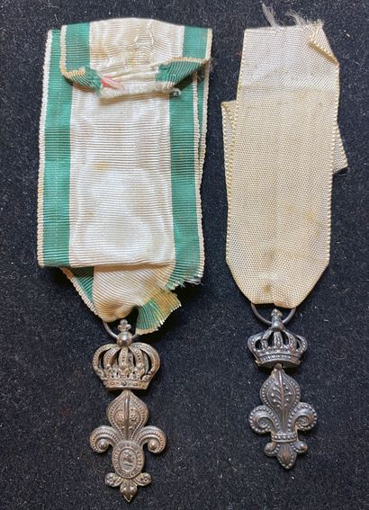 Décoration du Lys, 1814, lot de deux grands...
