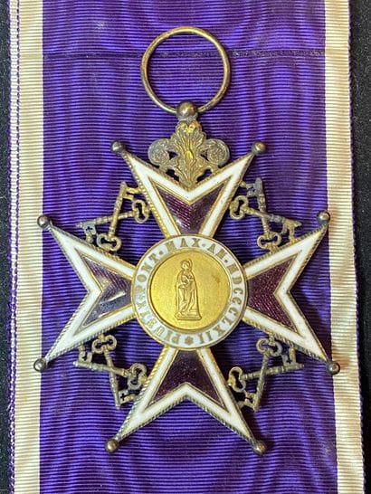 Beauvais, croix de chanoine de la cathédrale,...
