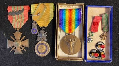 World War II - Set of six: a miniature officer's...