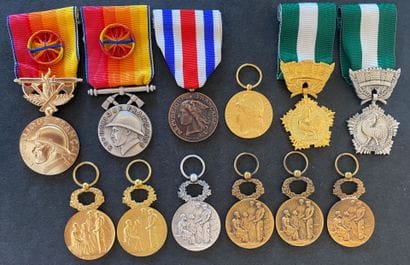 Set of twelve medals: two médailles d'honneur...