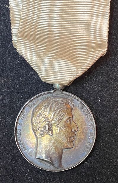 Médaille d'honneur en argent au profil de...