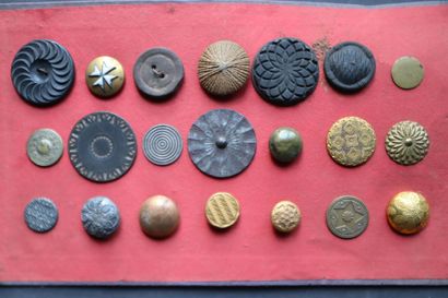 Civil - Lot of mainly civilian buttons from...