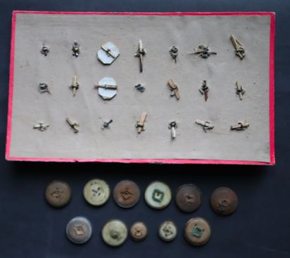 Revolution - Lot of buttons including: infantry...