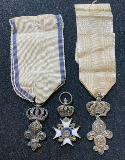 Décoration du Lys, 1814, lot de trois: deux...
