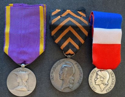 Three silver medals: a médaille d'honneur...