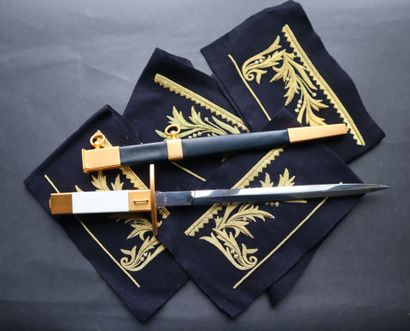 Lot of French and foreign military embroideries,...