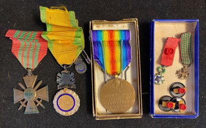 World War II - Set of six: a miniature officer's...