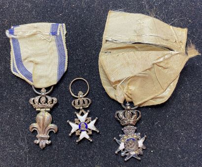 Décoration du Lys, 1814, lot de trois: un...