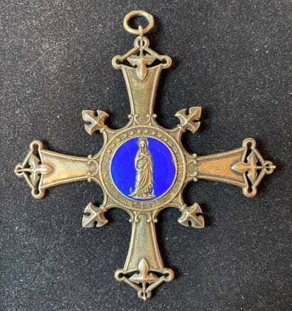 Nîmes, croix de chanoine de la cathédrale,...