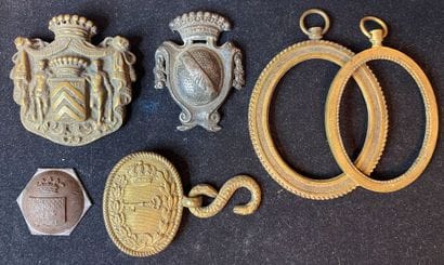Noblesse - Lot comprising: two harness ornaments,...