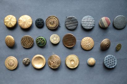Civil - Lot of mainly civilian buttons from...