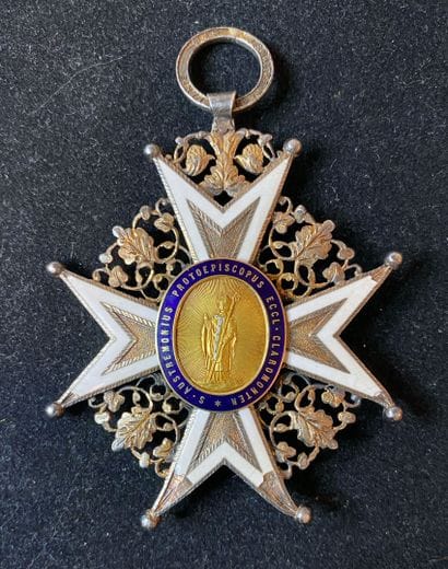 Clermont, croix de chanoine de la cathédrale...