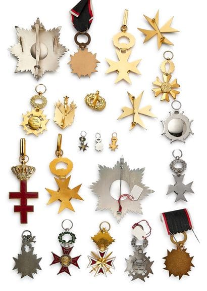 Ordres privés, lot de vingt-deux insignes...