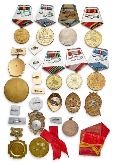Russie - URSS, lot de vingt-sept : une médaille...