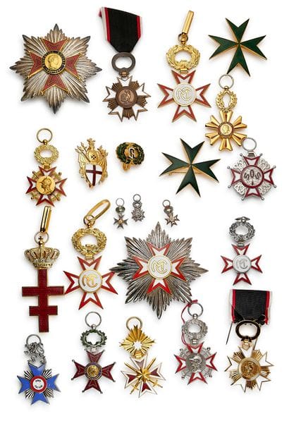 Ordres privés, lot de vingt-deux insignes...
