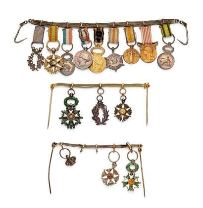 Set of fourteen miniatures on a gala chain:...