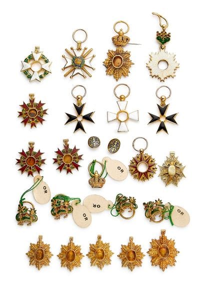 Set of miniature decorative items, gold,...