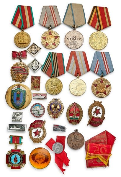 Russie - URSS, lot de vingt-sept : une médaille...