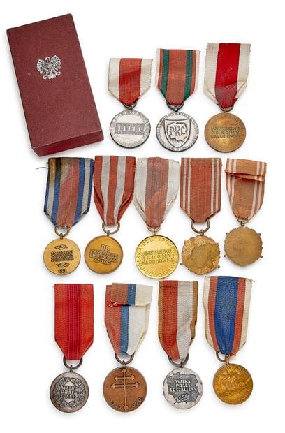Pologne - Lot de douze : une médaille de...