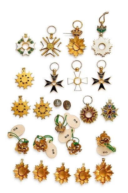 Set of miniature decorative items, gold,...