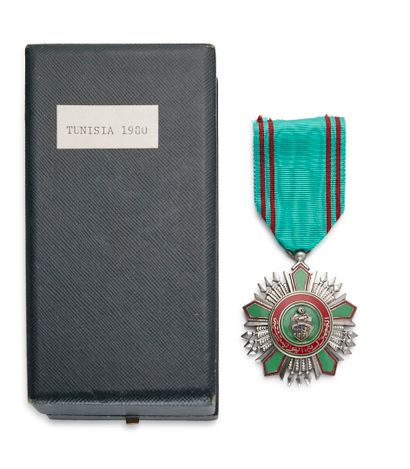 Tunisie - Ordre de la République, fondé en...