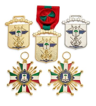 Guinée équatoriale - Lot de cinq : deux bijoux...