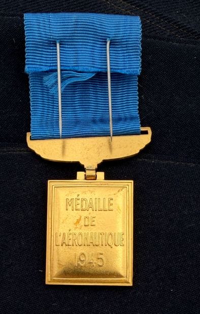 Aeronautics Medal, 1945, in gilded bronze...