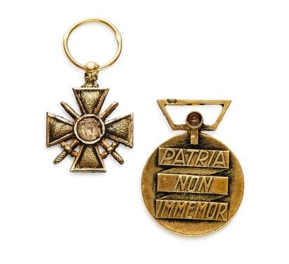 Seconde Guerre mondiale, lot de deux miniatures...