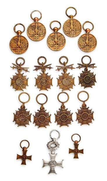 Poland - Set of sixteen patinated bronze...