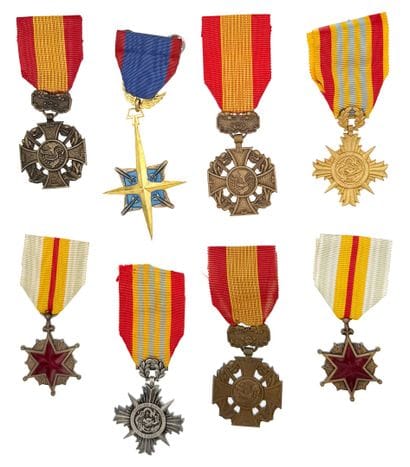État puis République du Vietnam - Lot de...