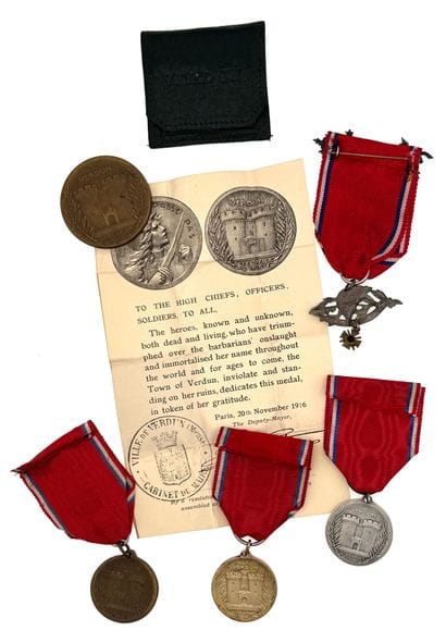 Première Guerre mondiale - Lot de cinq médailles...