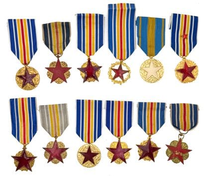 First World War - Lot of twelve insignia...