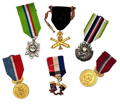 Anciens militaires, lot de six médailles...
