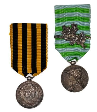 Madagascar, Dahomey, lot de deux médailles...