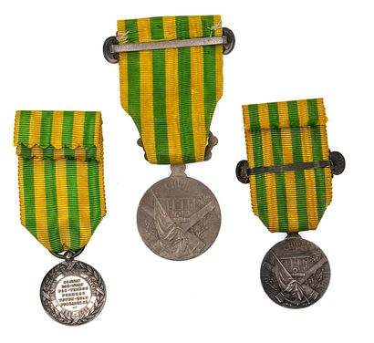 Tonkin, Chine, lot de trois médailles : 

-...