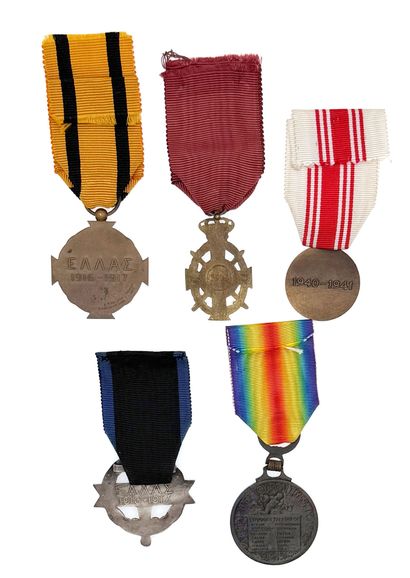 Grèce - Lot de cinq décorations : une Croix...