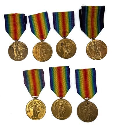 United Kingdom - Lot of seven gilt bronze...