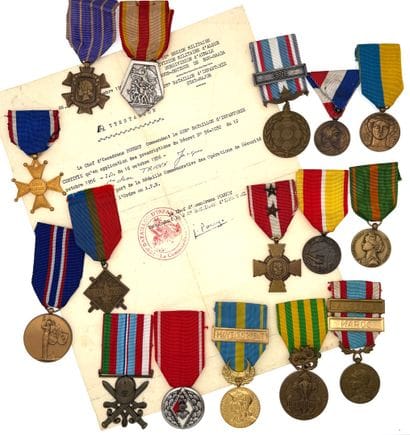 Postwar - Lot of sixteen decorations in ordinance...